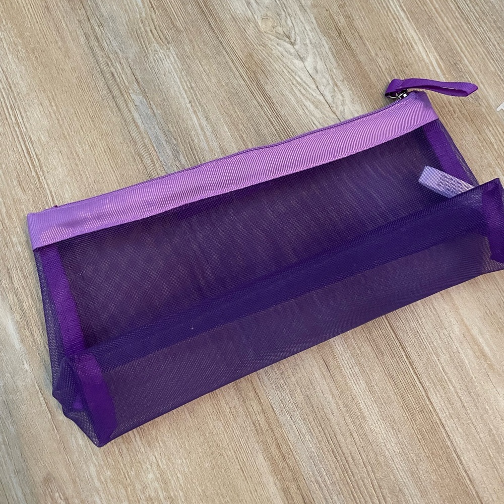 INVENTORY CLOSE OUT!! Assorted cosmetic & beauty bags - Picture 14 of 14